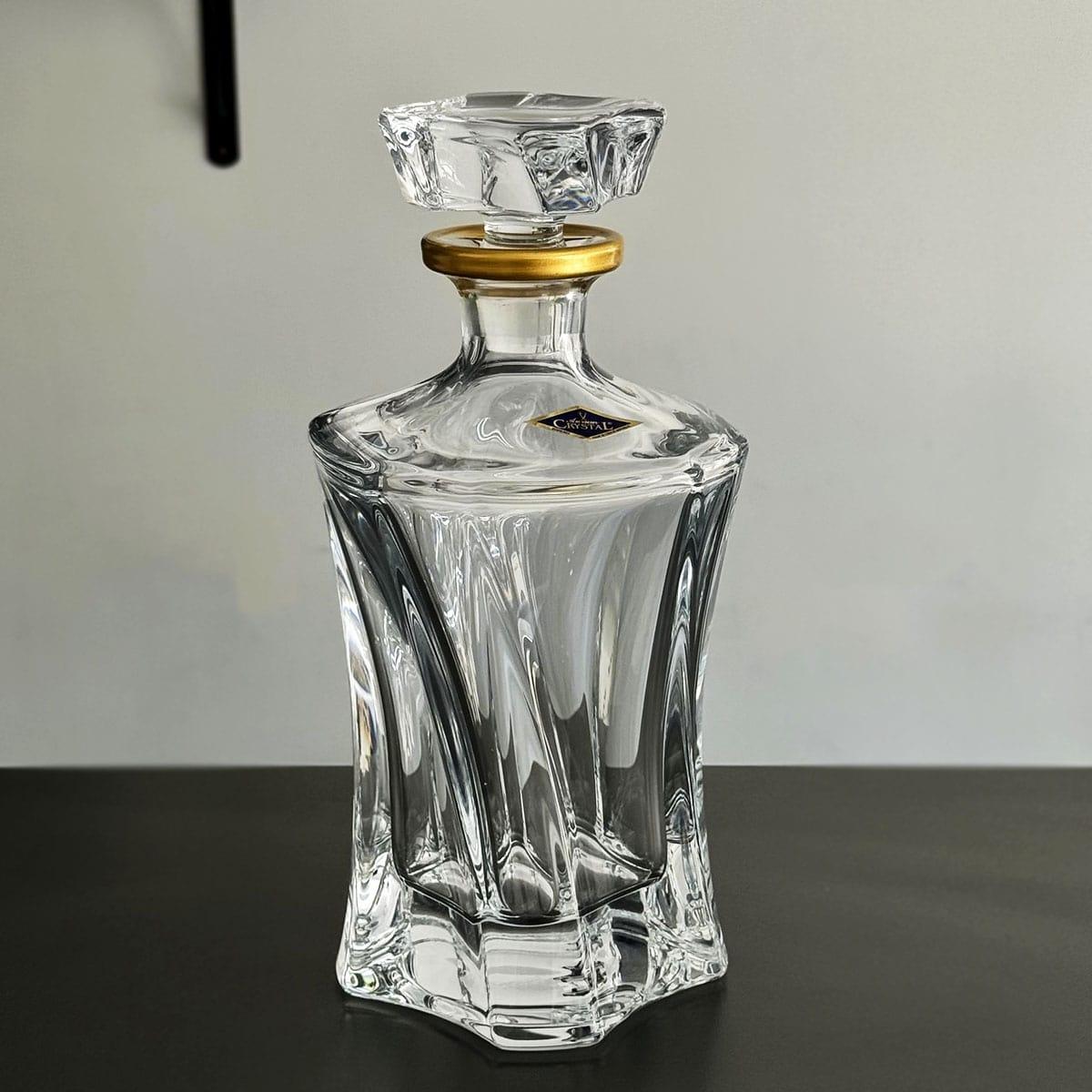 Decantor cu nuante aurii din cristal Bohemia